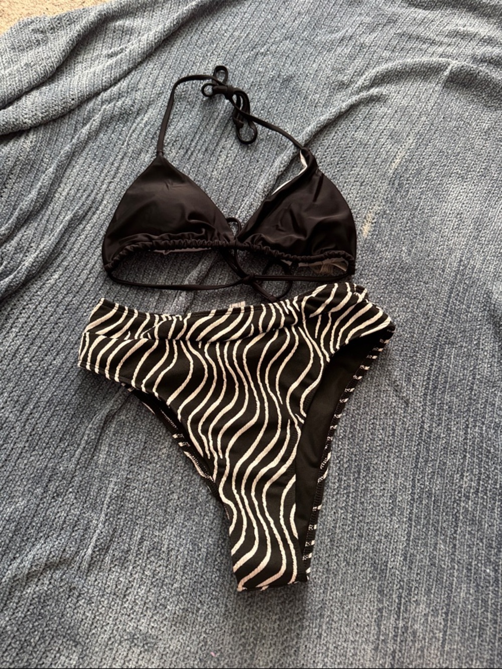 SHEIN Black Wave-Print Bikini Set - Halter Top & High-Cut Bottoms
